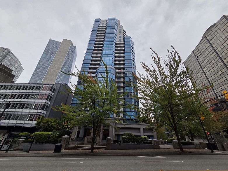 2302 1415 West Georgia Street