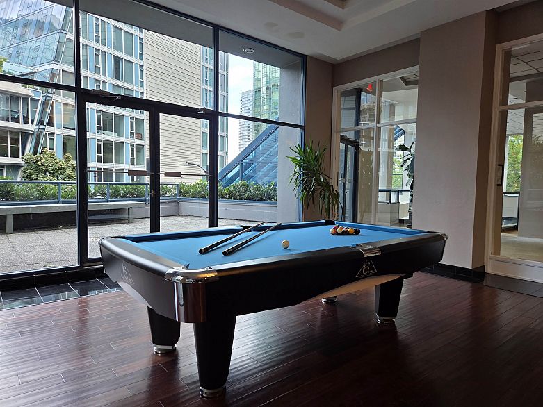 2302 1415 West Georgia Street