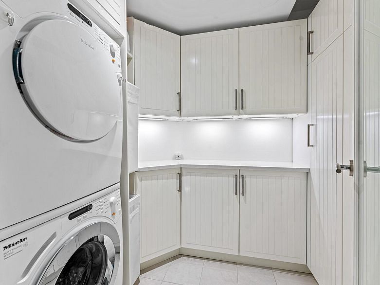 2302 1415 West Georgia Street