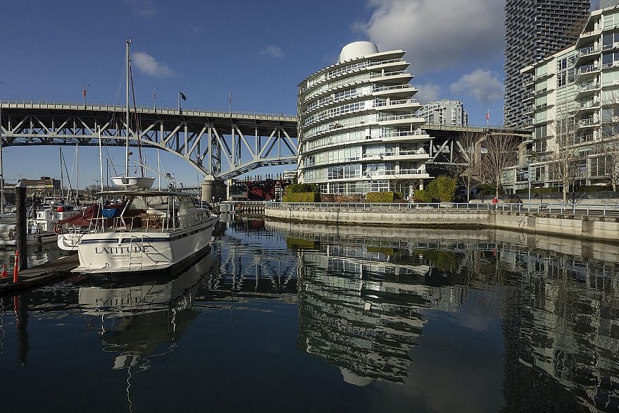 901 628 Kinghorne Mews