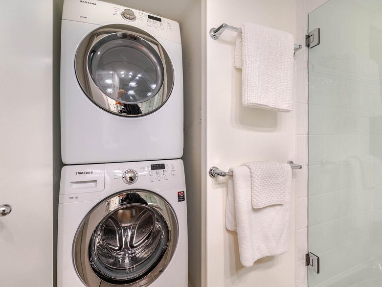 1403 1003 PACIFIC STREET, Vancouver BC V6E 4P2