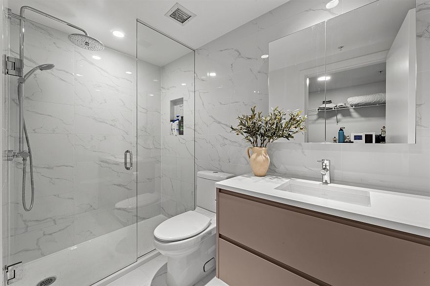 807 8181 Chester Street