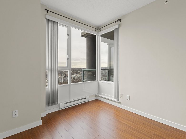 3805 1033 Marinaside Crescent