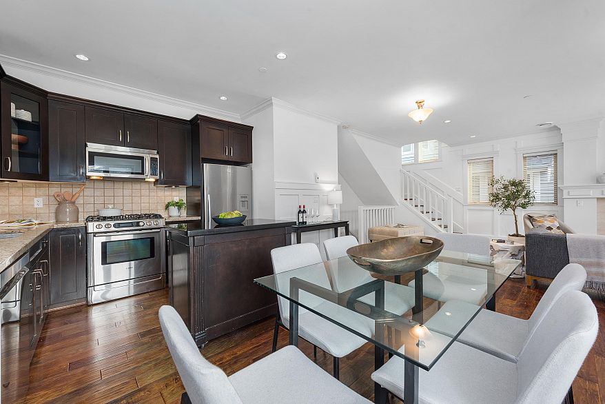 2525 W 7TH AVENUE, Vancouver BC V6K 1Y8