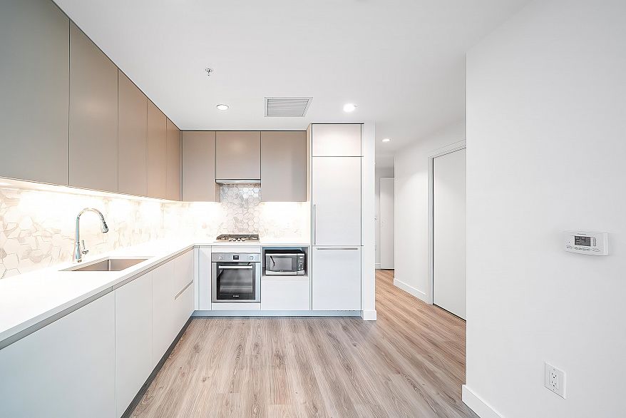 602 8181 Chester Street