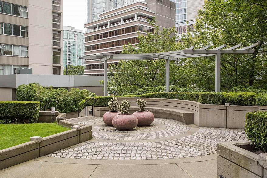 TH8 707 Broughton Street