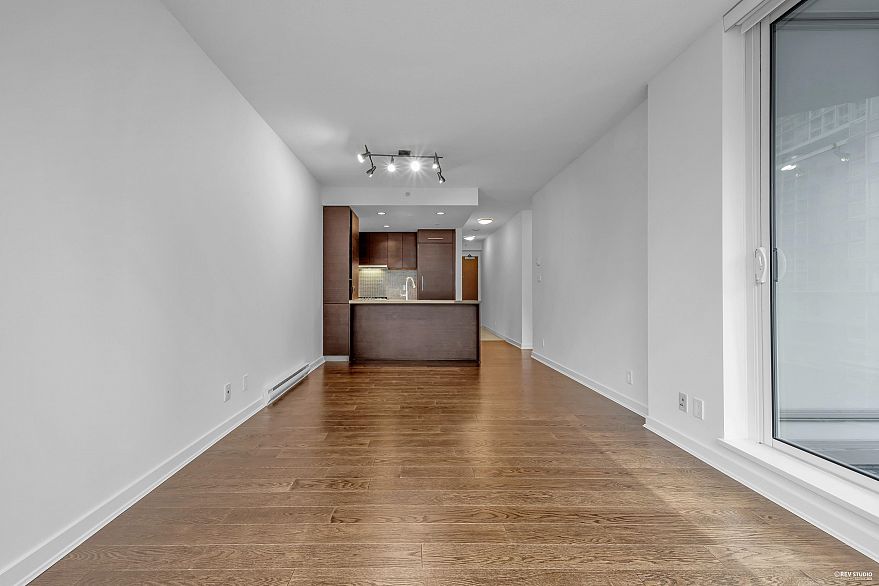 1002 833 Homer Street