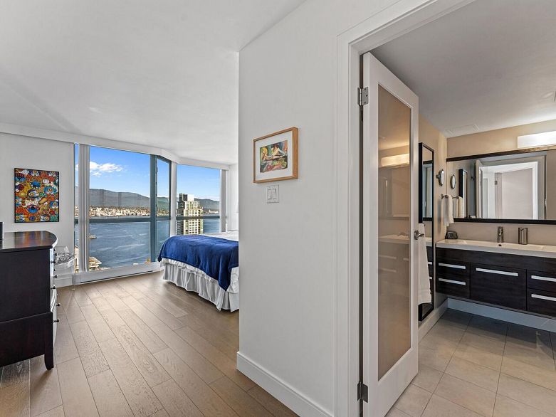 2302 1415 West Georgia Street