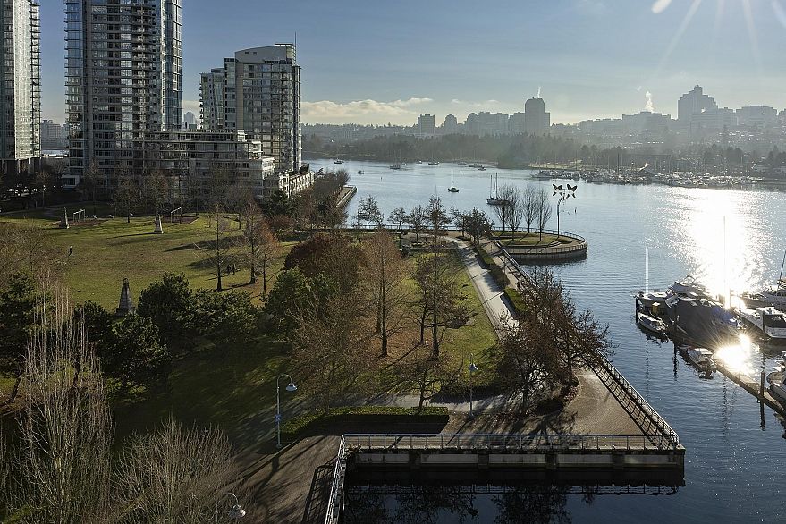 901 628 Kinghorne Mews