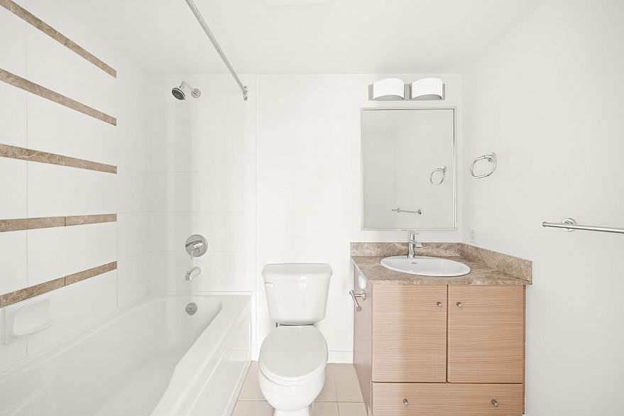 2701 928 Homer Street