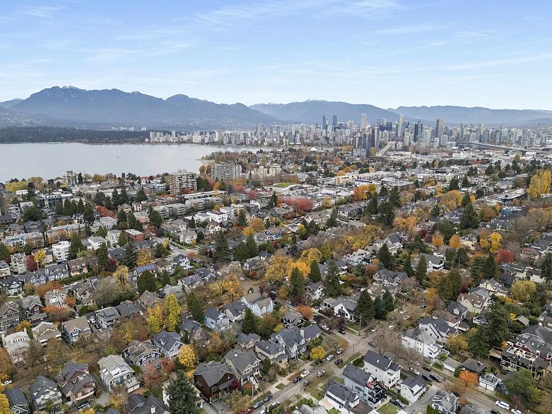 2525 W 7TH AVENUE, Vancouver BC V6K 1Y8