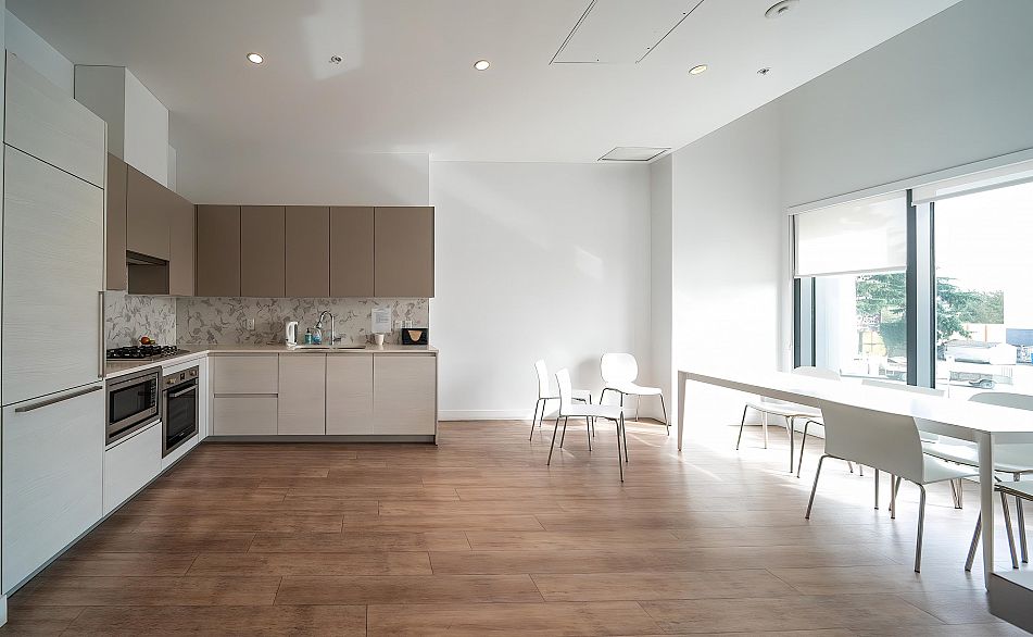 602 8181 Chester Street