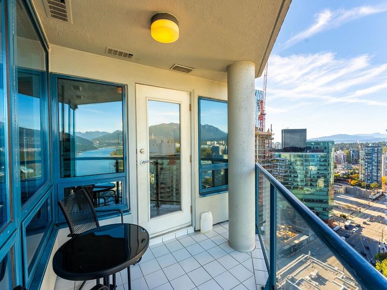 2302 1415 West Georgia Street