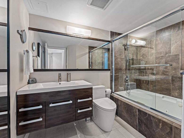 2302 1415 West Georgia Street