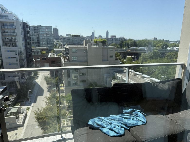 907 1833 Crowe Street