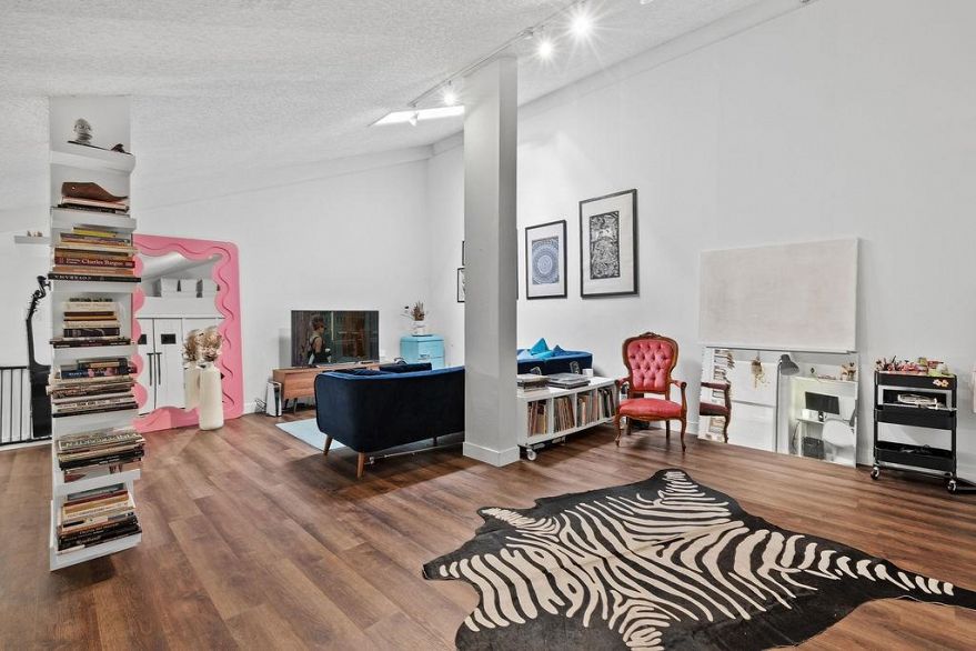 310 1549 Kitchener Street