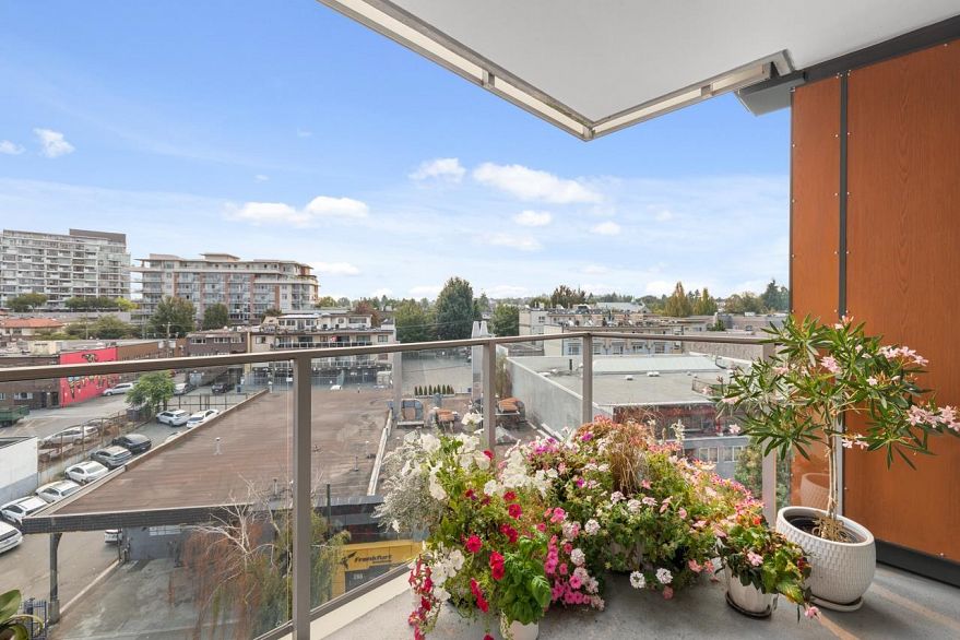 608 285 E 10th Avenue