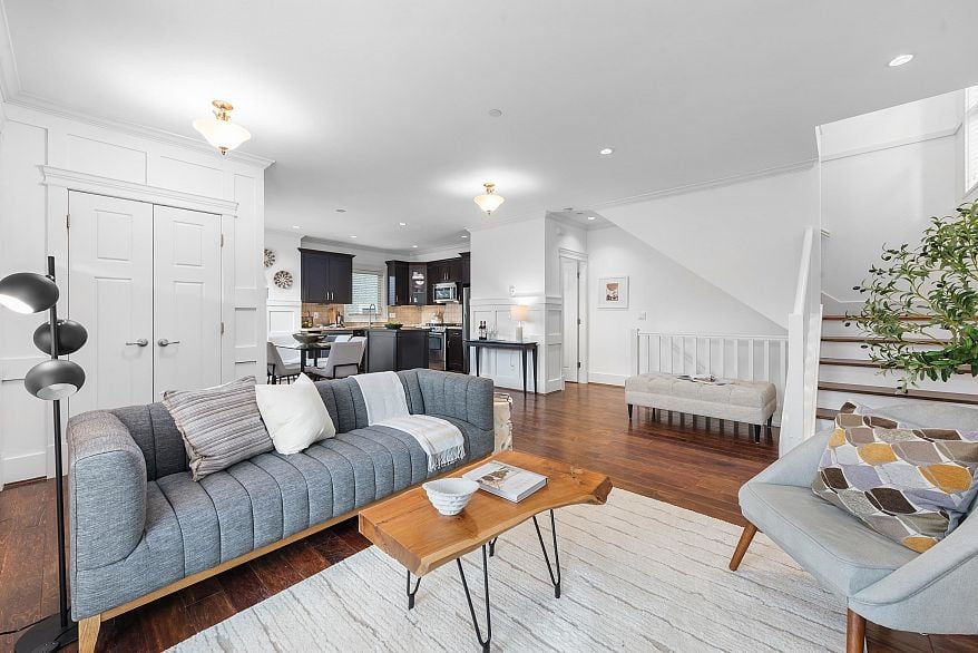 2525 W 7TH AVENUE, Vancouver BC V6K 1Y8