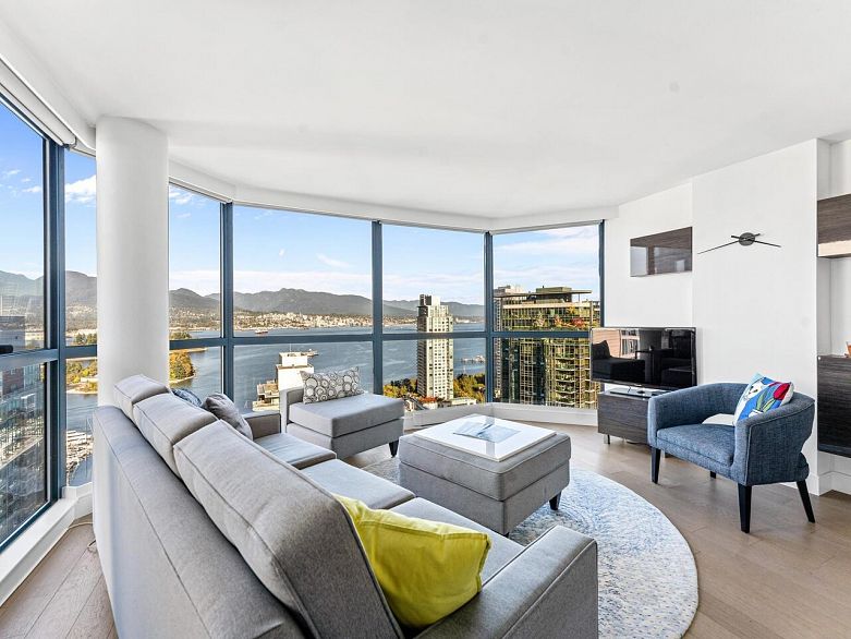 2302 1415 West Georgia Street