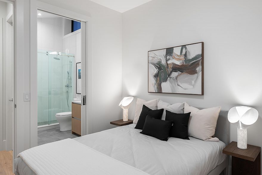 4346 Locarno Crescent