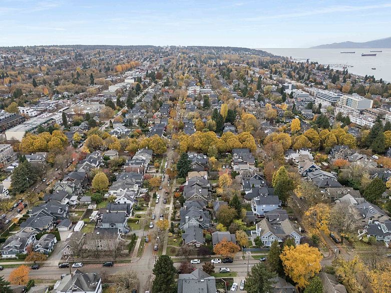 2525 W 7TH AVENUE, Vancouver BC V6K 1Y8