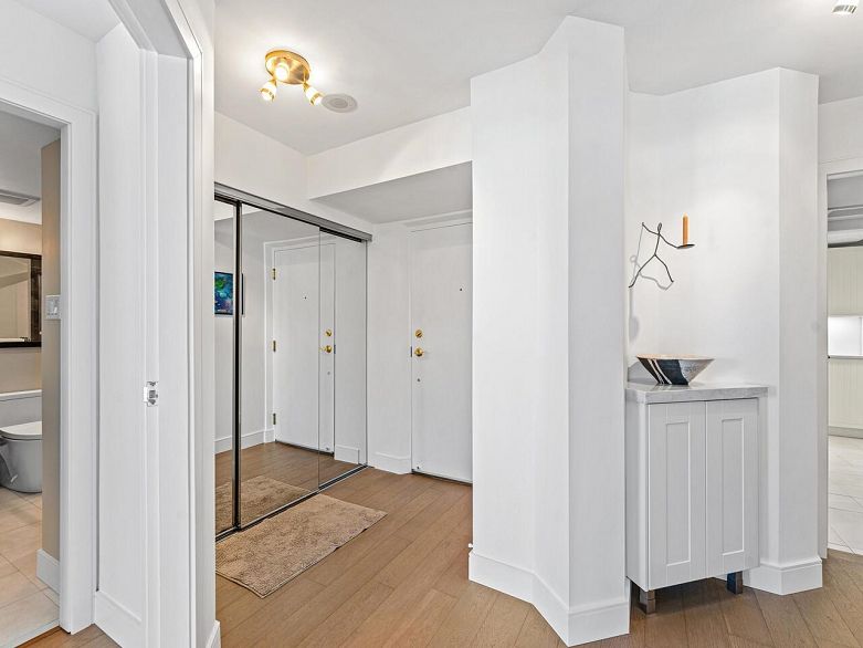 2302 1415 West Georgia Street