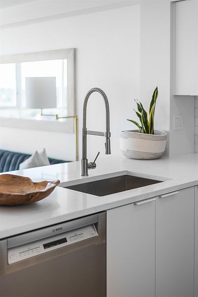 2208 63 KEEFER PLACE, Vancouver BC V6B 6N6