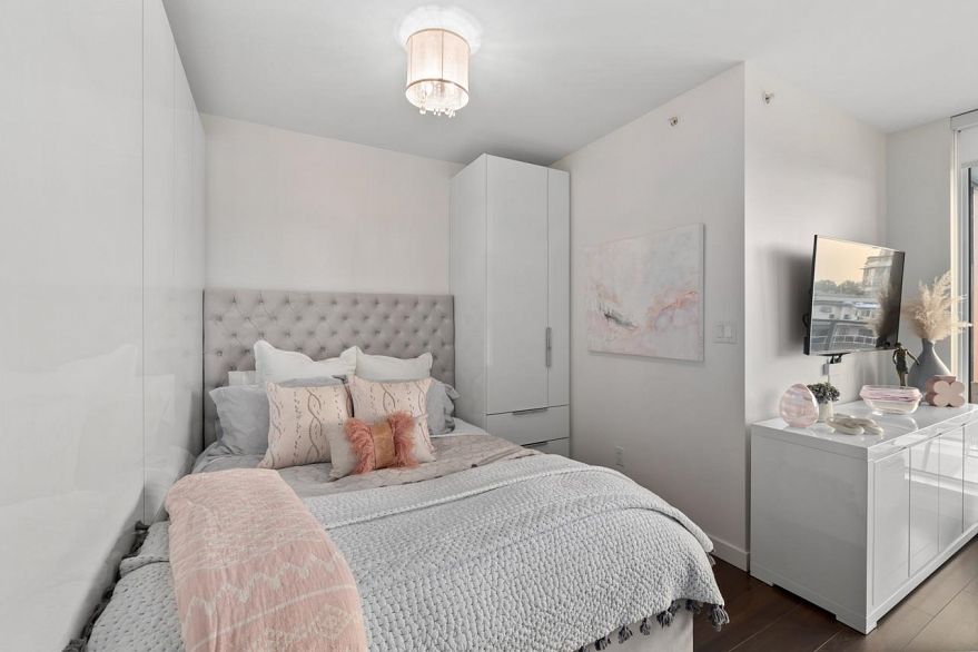 608 285 E 10th Avenue