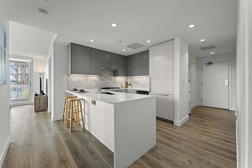 807 8181 Chester Street