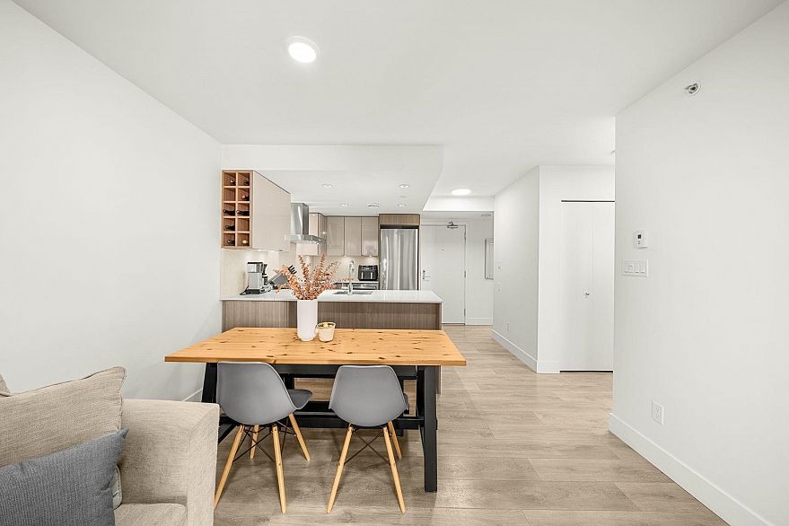 1201 1788 Columbia Street