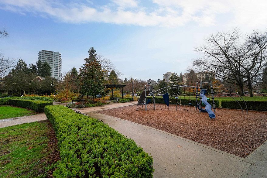 301 1234 Pendrell Street