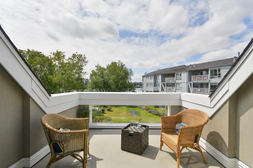 TH2 2040 E Kent South Avenue