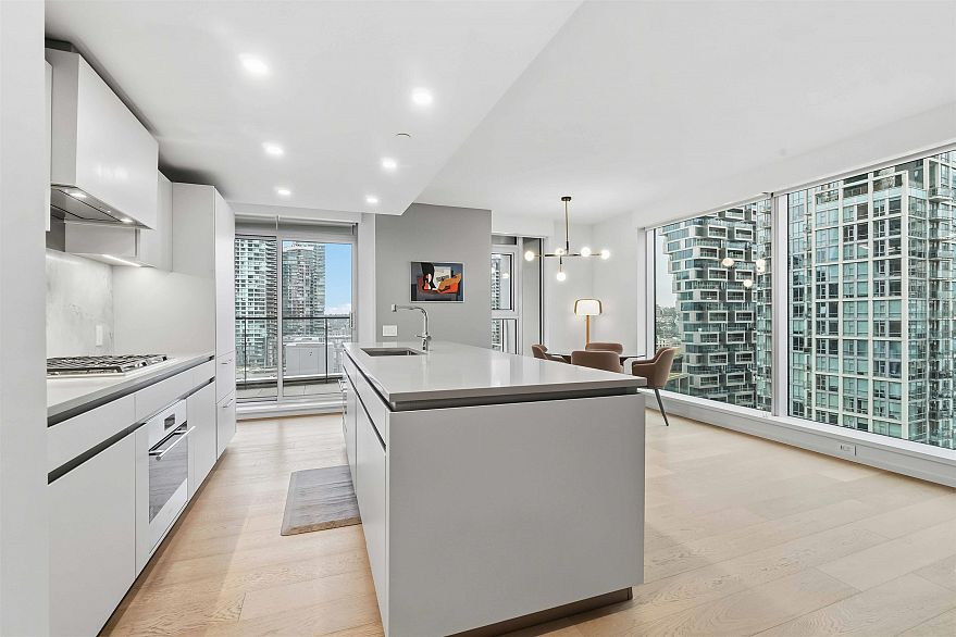 1002 889 Pacific Street