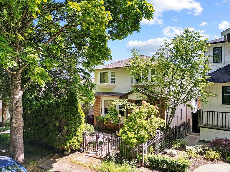 4988 Sherbrooke Street