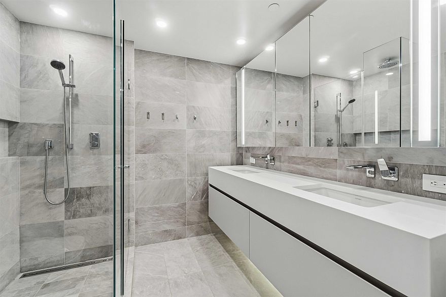 1002 889 Pacific Street