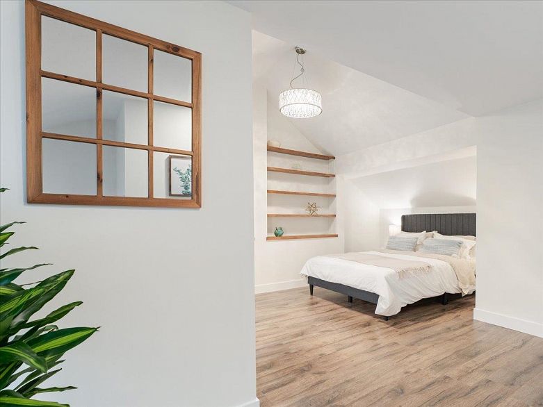 403 1274 Barclay Street