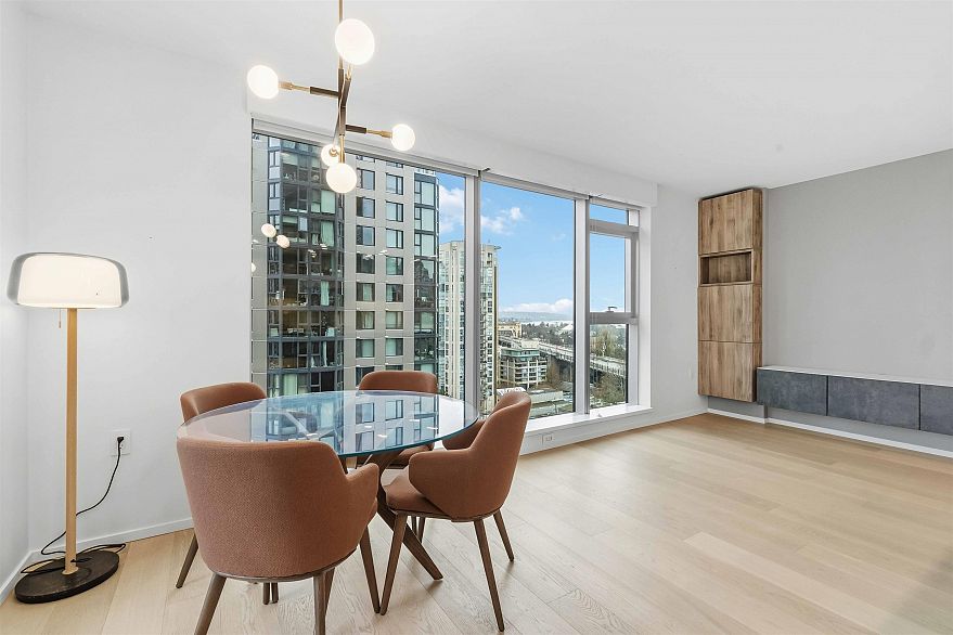 1002 889 Pacific Street