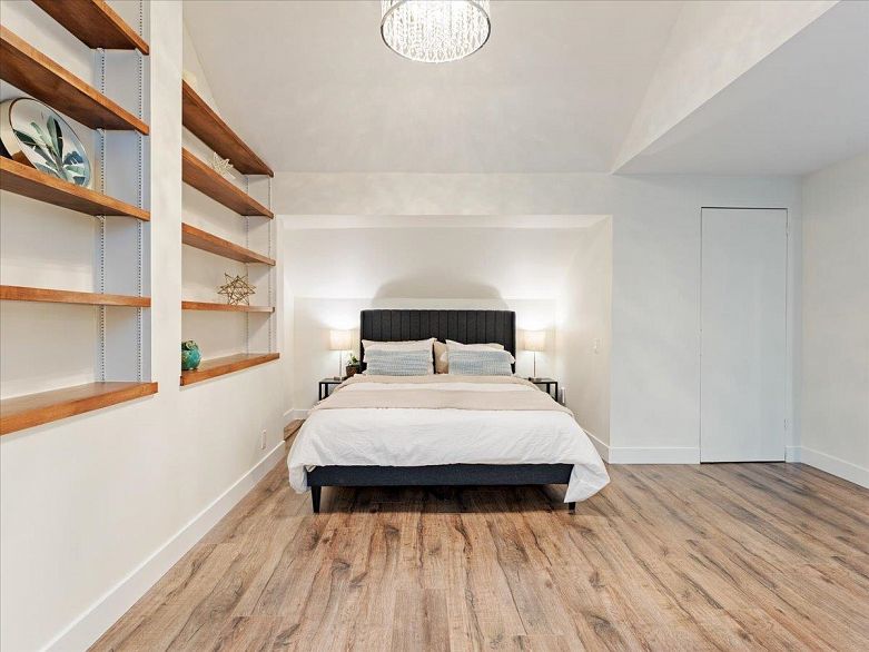 403 1274 Barclay Street