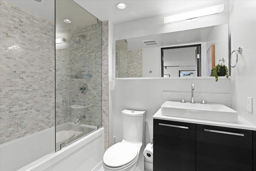 912 189 Keefer Street