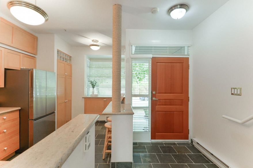 TH2 2040 E Kent South Avenue