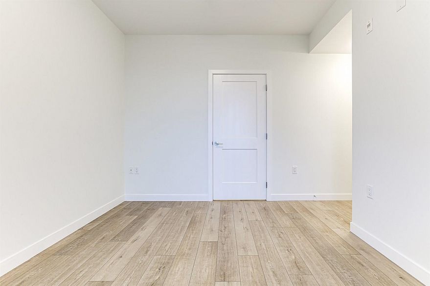 308 4933 Clarendon Street