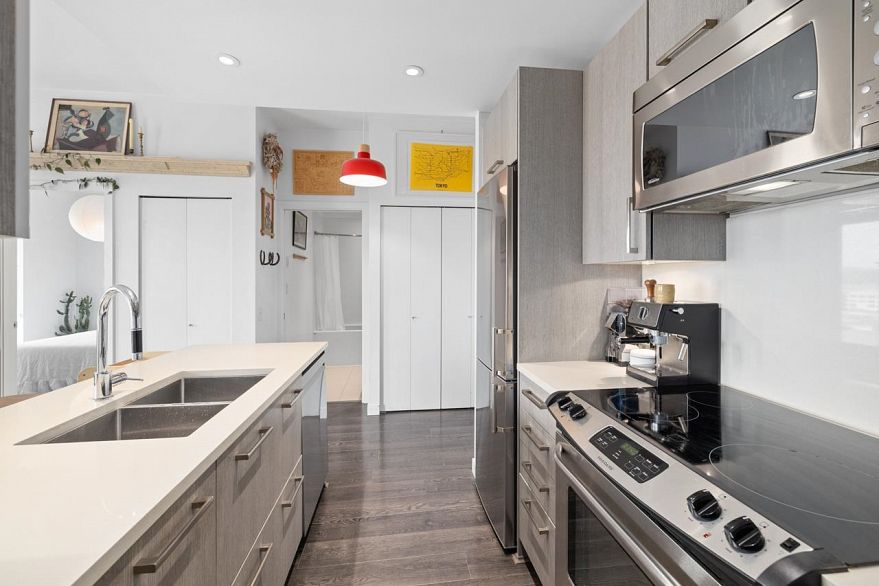 PH1 933 E Hastings Street