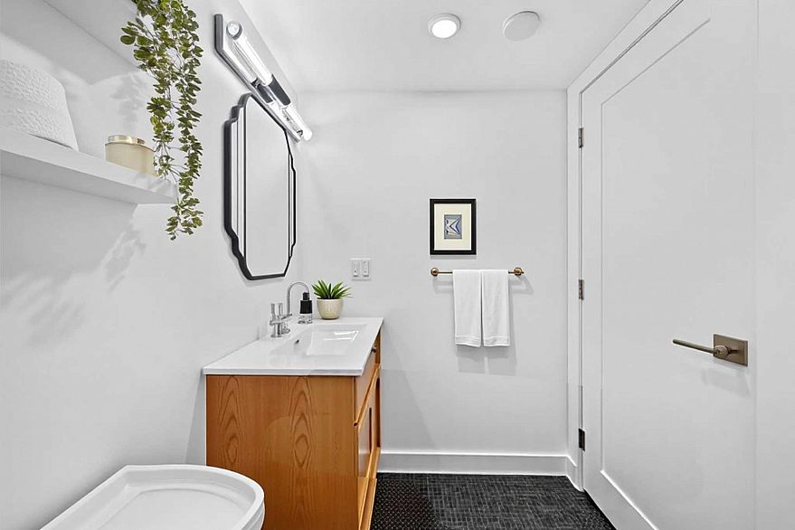 112 1345 W 4th Avenue