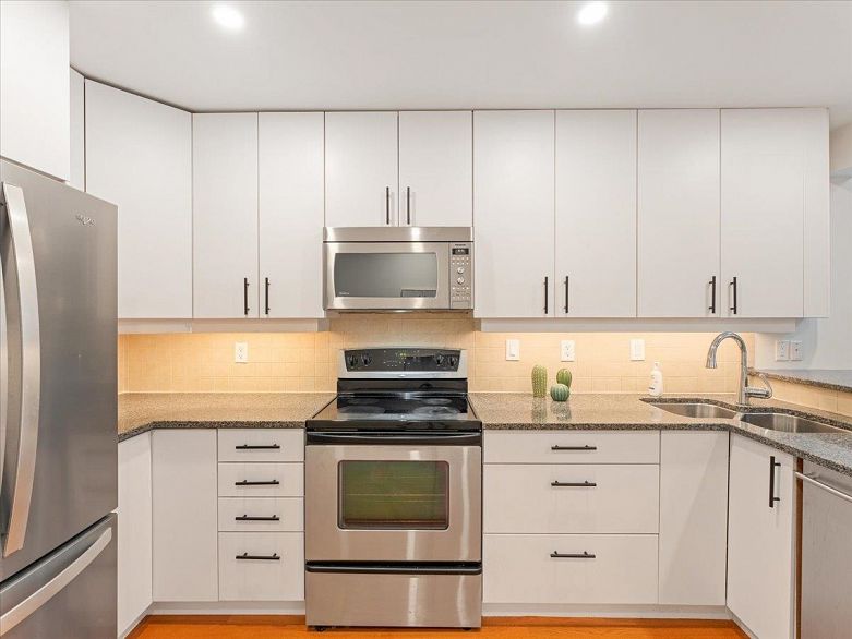 403 1274 Barclay Street