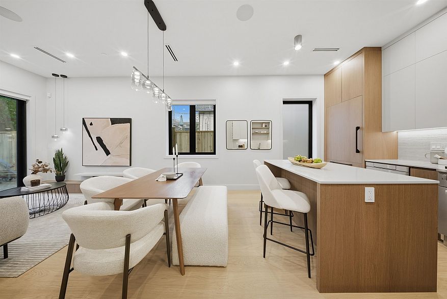 2 2635 W 12th Avenue