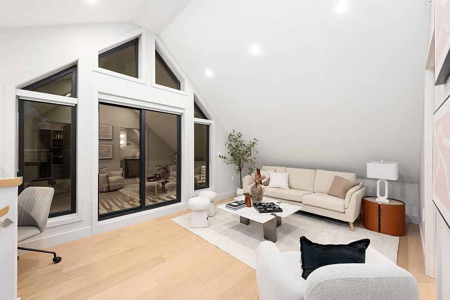 2 2635 W 12th Avenue