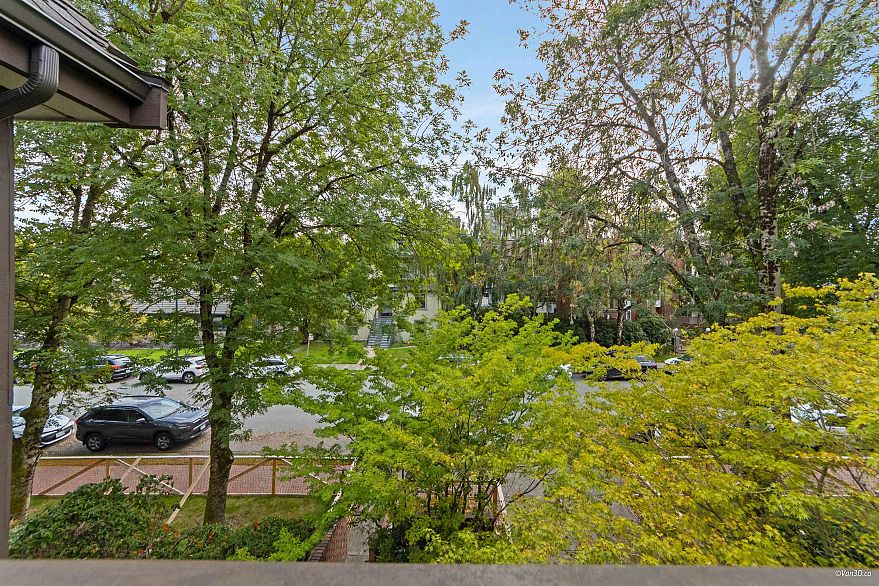 302 1633 W 11th Avenue