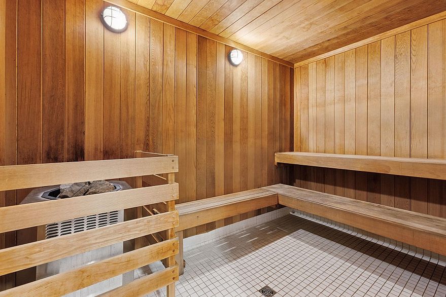 503 4638 Gladstone Street