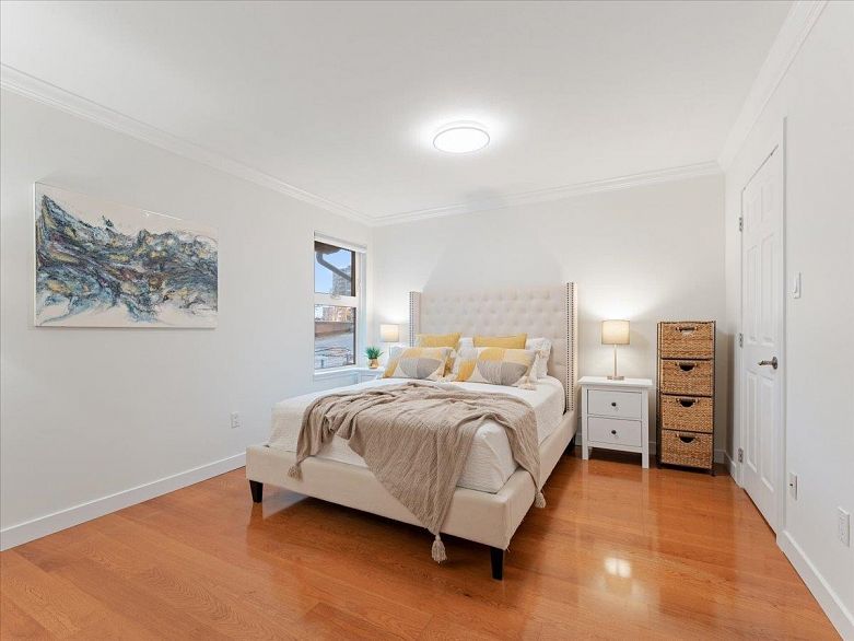 403 1274 Barclay Street