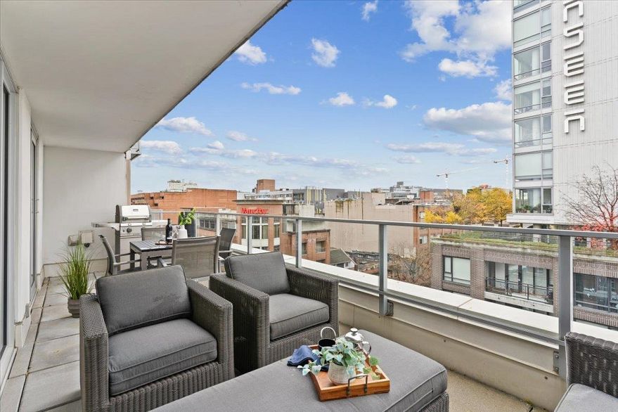 912 189 Keefer Street